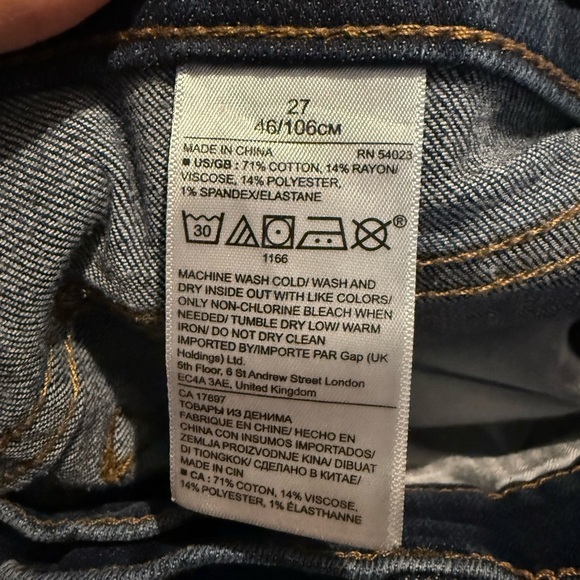 Banana republic girlfriend jean with raw hem size 27 in excellent condition. - Picture 5 of 5